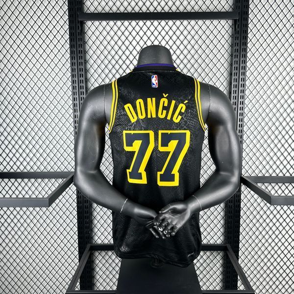Los Angeles Lakers 2023-24 Special Dončić 77 17698dd3 фото